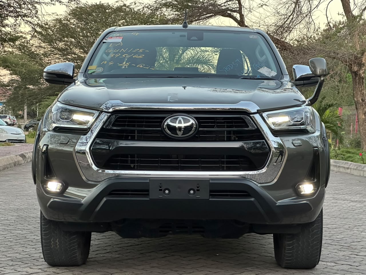 TOYOTA HILUX DOUBLE CABIN